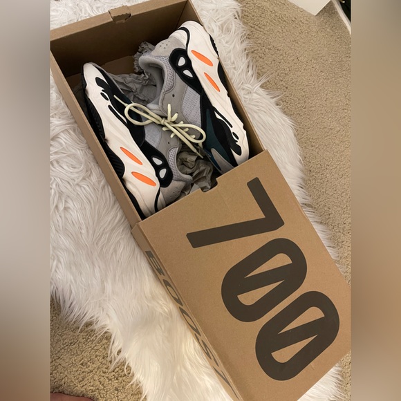 Adidas YEEZY Boost 700 Wave Runner - Picture 4 of 9